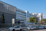 <center>Institut Paoli-Calmette.</center>En 1937, le professeur Lucien Cornil, nouveau doyen, avait de grandes ambitions pour ce centre dont il venait de prendre la direction. Il souhaitait installer le centre à la « Clinique moderne ».
Il s’agissait d’une clinique située, juste à côté de l’hospice de Sainte Marguerite dans le quartier dit du Coin joli. Mais ce projet se heurta à l’opposition des habitants du quartier, qui feront une pétition pour
s’opposer à ce projet, car disaient-ils, le cancer est contagieux et qu’ils ne voulaient pas de ce centre dans leur paisible quartier.
Malgré le soutien des autorités parisiennes affirmant que le cancer n’est pas contagieux, le projet ne verra pas le jour.