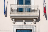 <center>Maison Blanche.</center>Sur la façade sont sculptées deux têtes : un homme et une femme coiffés à la mode du XVIe siècle symbolisant peut- être le maître des lieux et sa dame..