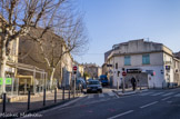 <center>Carrefour des boulevards de Ste Marguerite et de Paul Claudel.</center>Au départ de l’actuel Bd. Paul Claudel - qui n’était encore que le « chemin de St-Tronc » se trouvait le terminus de la « patache », ce vieil omnibus à 2 chevaux qui, tous les 2 tramways, partait en cahotant vers la place de St- Tronc avec son plein de voyageurs descendus du  24, qui faisait la ligne Préfecture-Le Redon. Cet omnibus partait de devant le bar Les Platanes, et ce fut le dernier omnibus marseillais. Le 24 est le célèbre tramway de la partie de boules de Pagnol, qui s’arrêta pour laisser finir la mène en pleine chaussée.