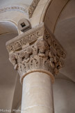 <center>Eglise de Sainte Marguerite.</center>Chapiteau du bas-côté gauche, en partant de  l'abside vers l'entrée. Tous les chapiteaux sont différents et imitent le style roman. ils présentent des motifs d'animaux fantastiques ou de végétaux stylisés.